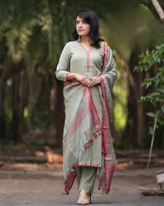 Light Grey Cotton Kurta Pant Set with Pink Border Dupatta