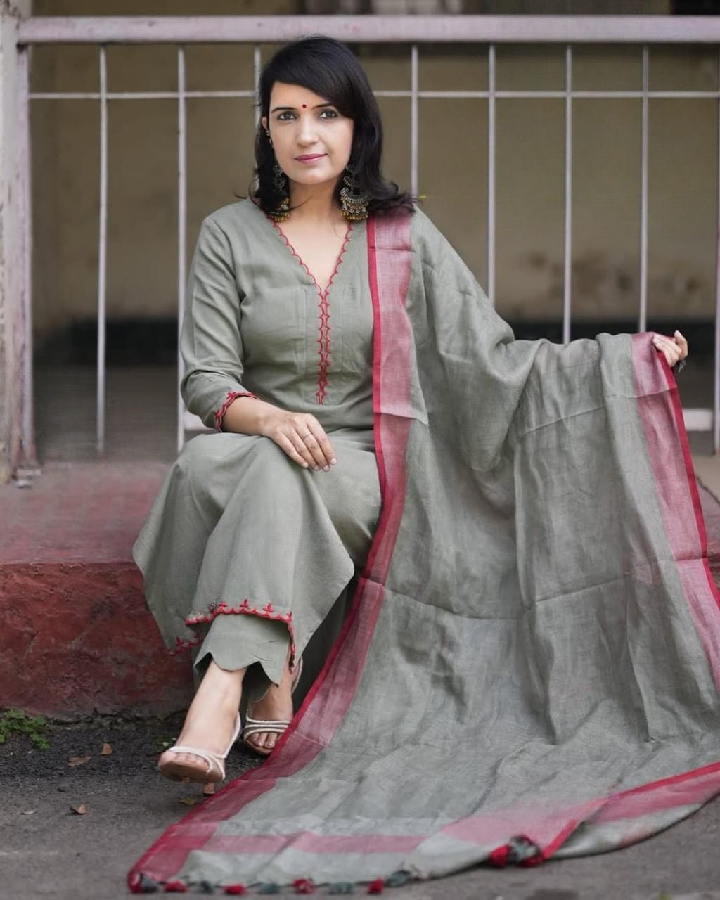 Light Grey Cotton Kurta Pant Set with Pink Border Dupatta